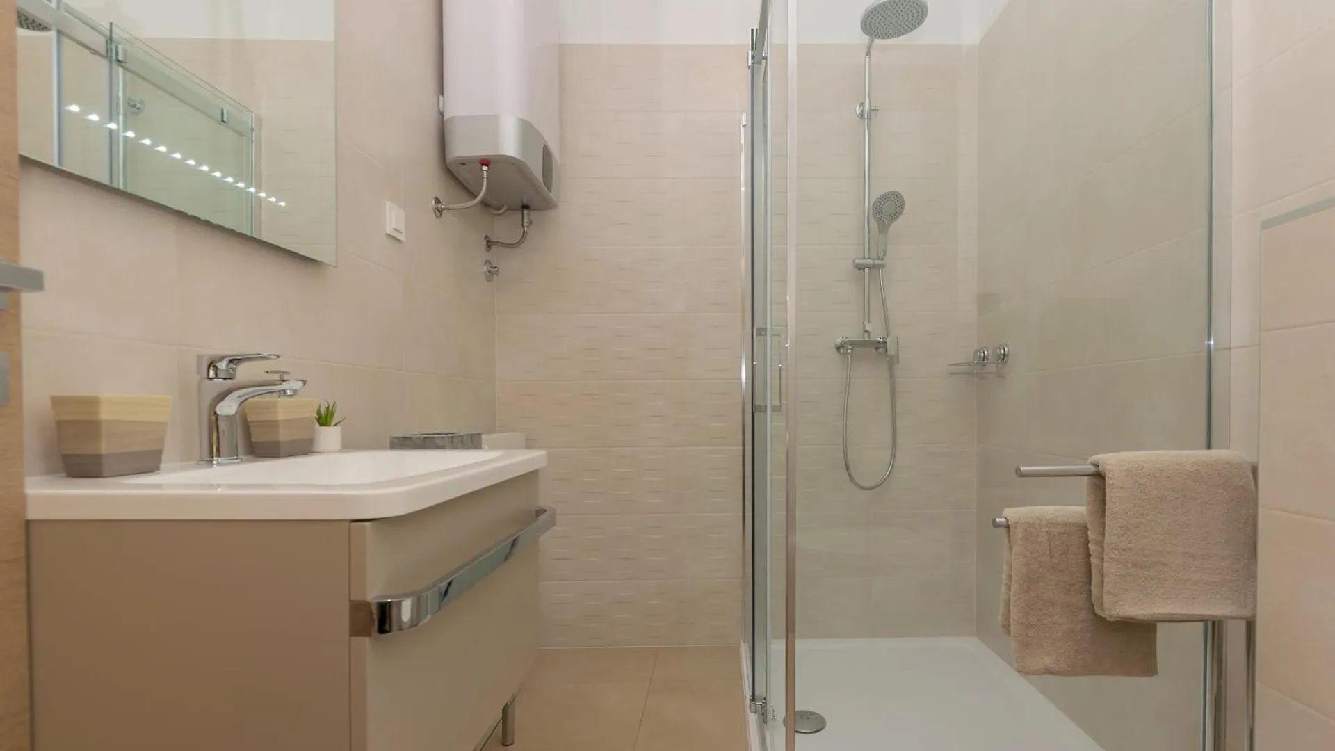 Villa Mattuzzi In Central Istria With Large Garden, Kids Playground And Whirlpool Loborika 0*,  克罗地亚