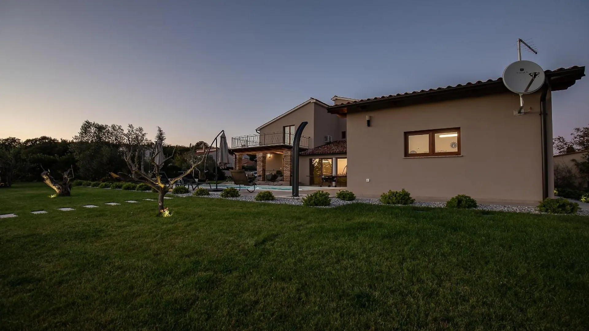 Villa Mattuzzi In Central Istria With Large Garden, Kids Playground And Whirlpool Loborika