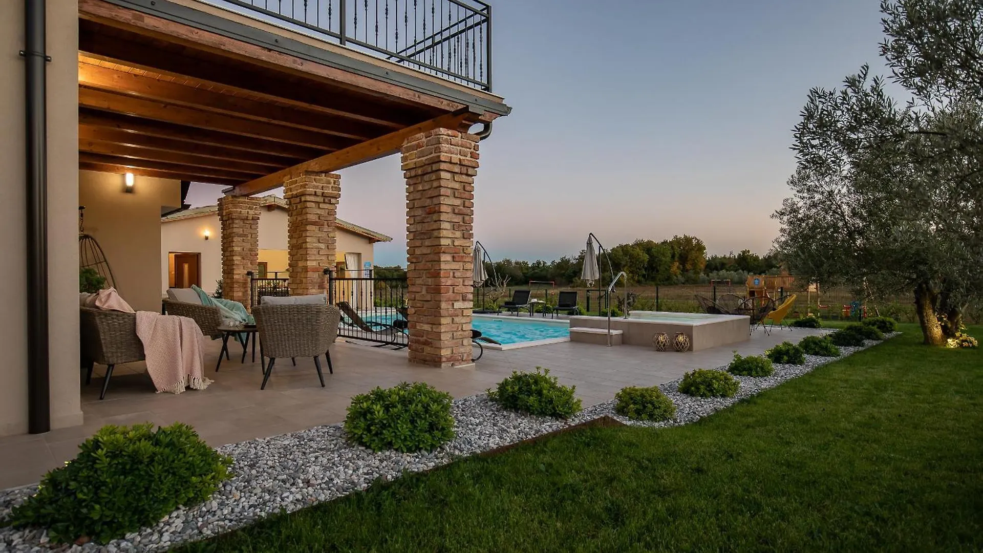 Villa Mattuzzi In Central Istria With Large Garden, Kids Playground And Whirlpool Loborika