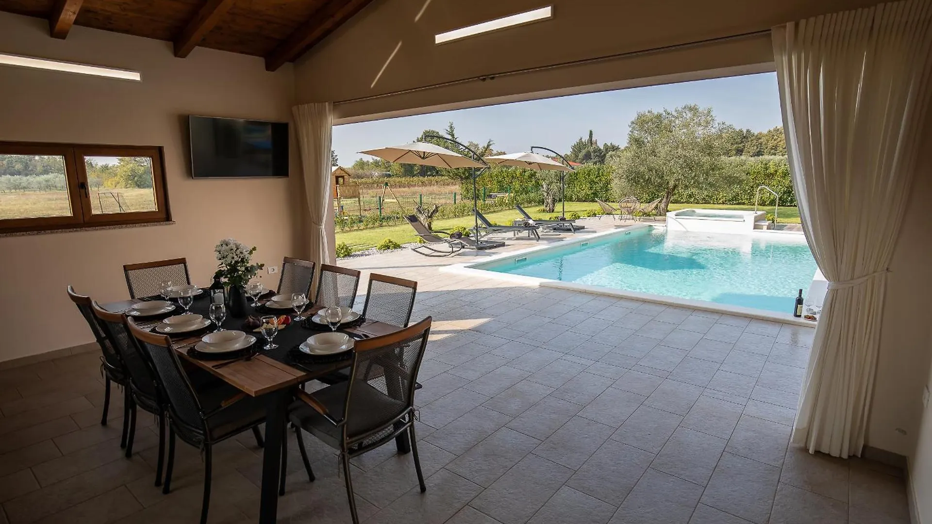 Villa Mattuzzi In Central Istria With Large Garden, Kids Playground And Whirlpool Loborika 0*,  克罗地亚
